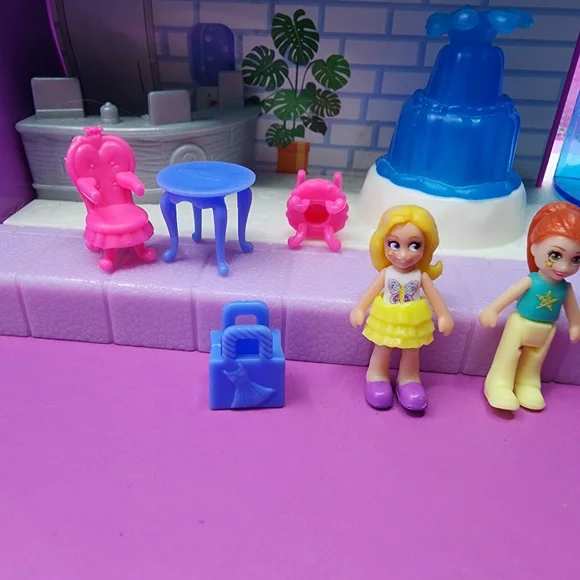 2018 Polly Pocket Pollyville Mega Mall Playset - Picture 2 of 10